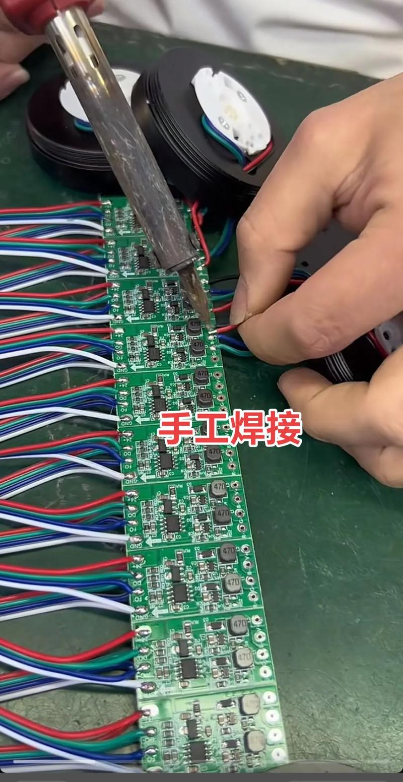 怎样用电脑画出一个科技小报